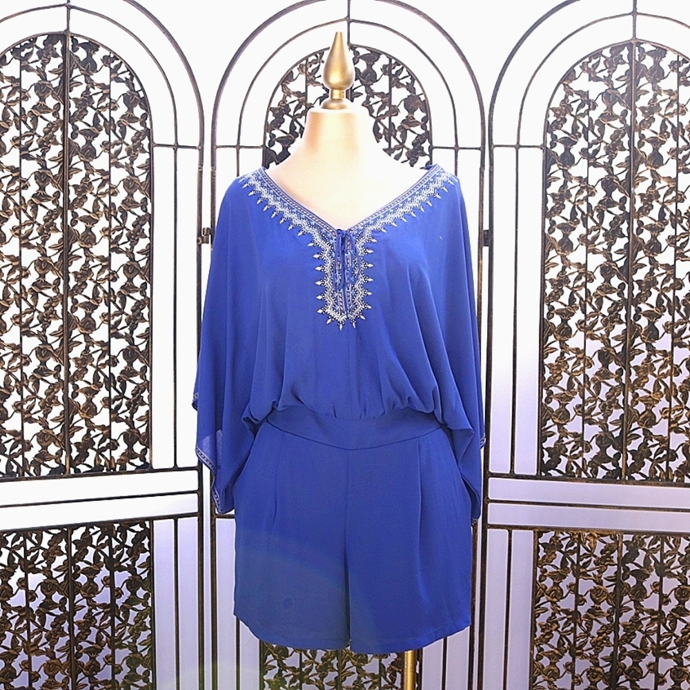 White House Black Market Periwinkle blue Embroidered Kimono Romper size 10, Boho